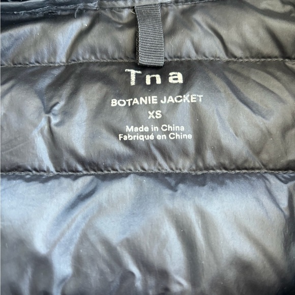 Aritzia TNA Botanie light puff coat - Picture 3 of 9